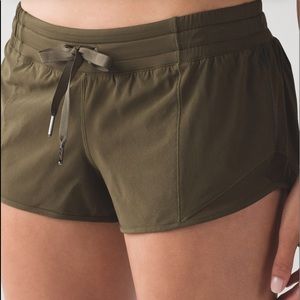 RARE & DISCONTINUED LULULEMON HOTTY HOT SHORT